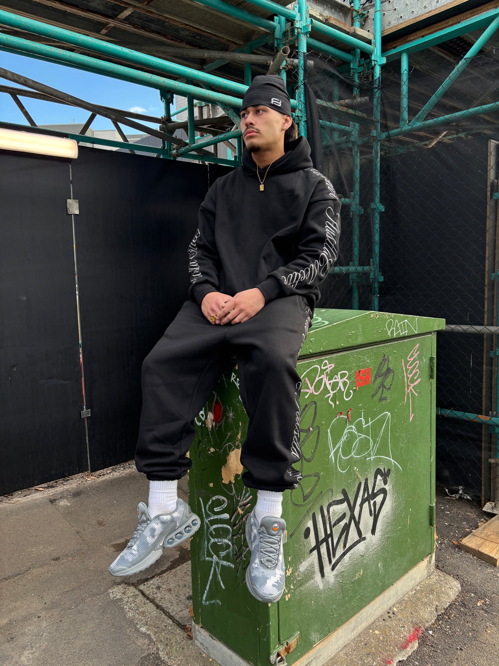 @jezwsg wearing HUSTLA