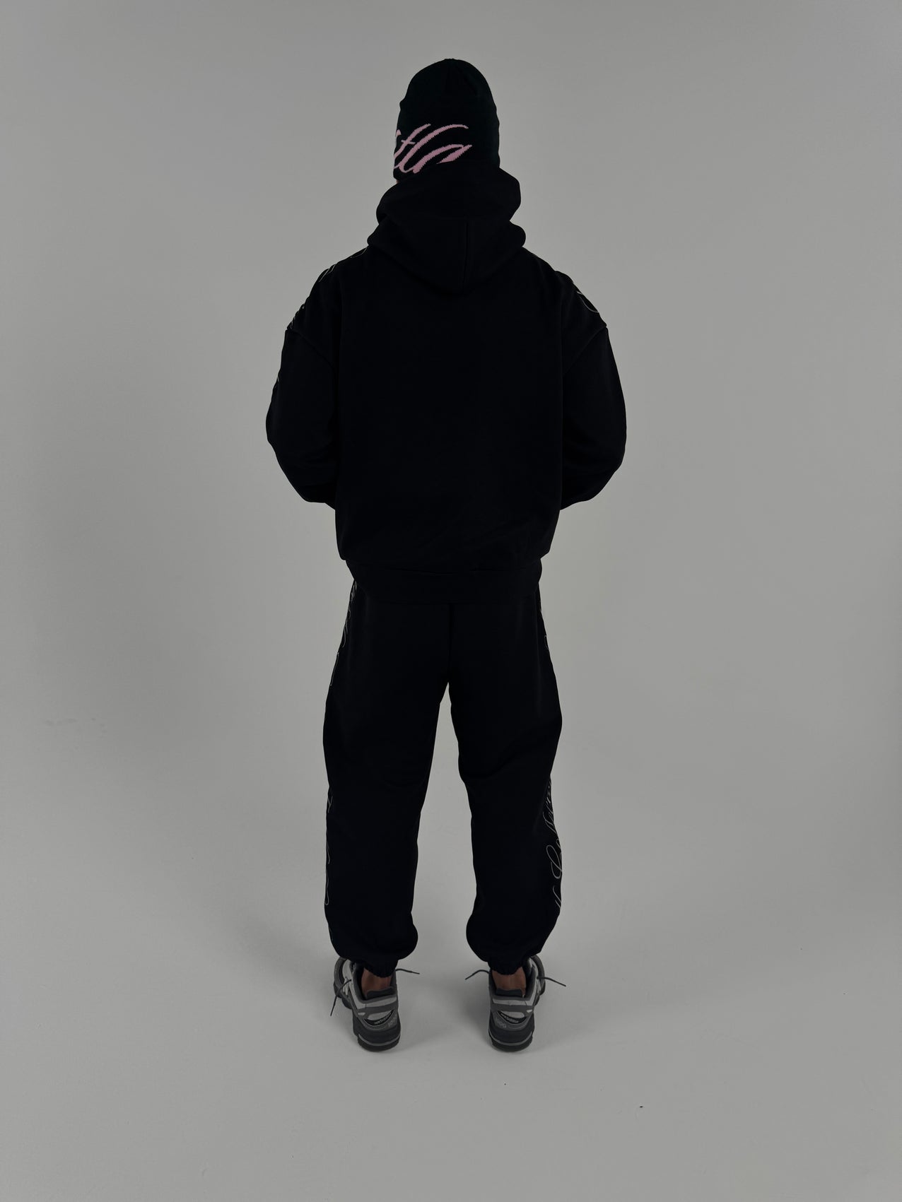 SIGNATURE HOODIE - BLACK